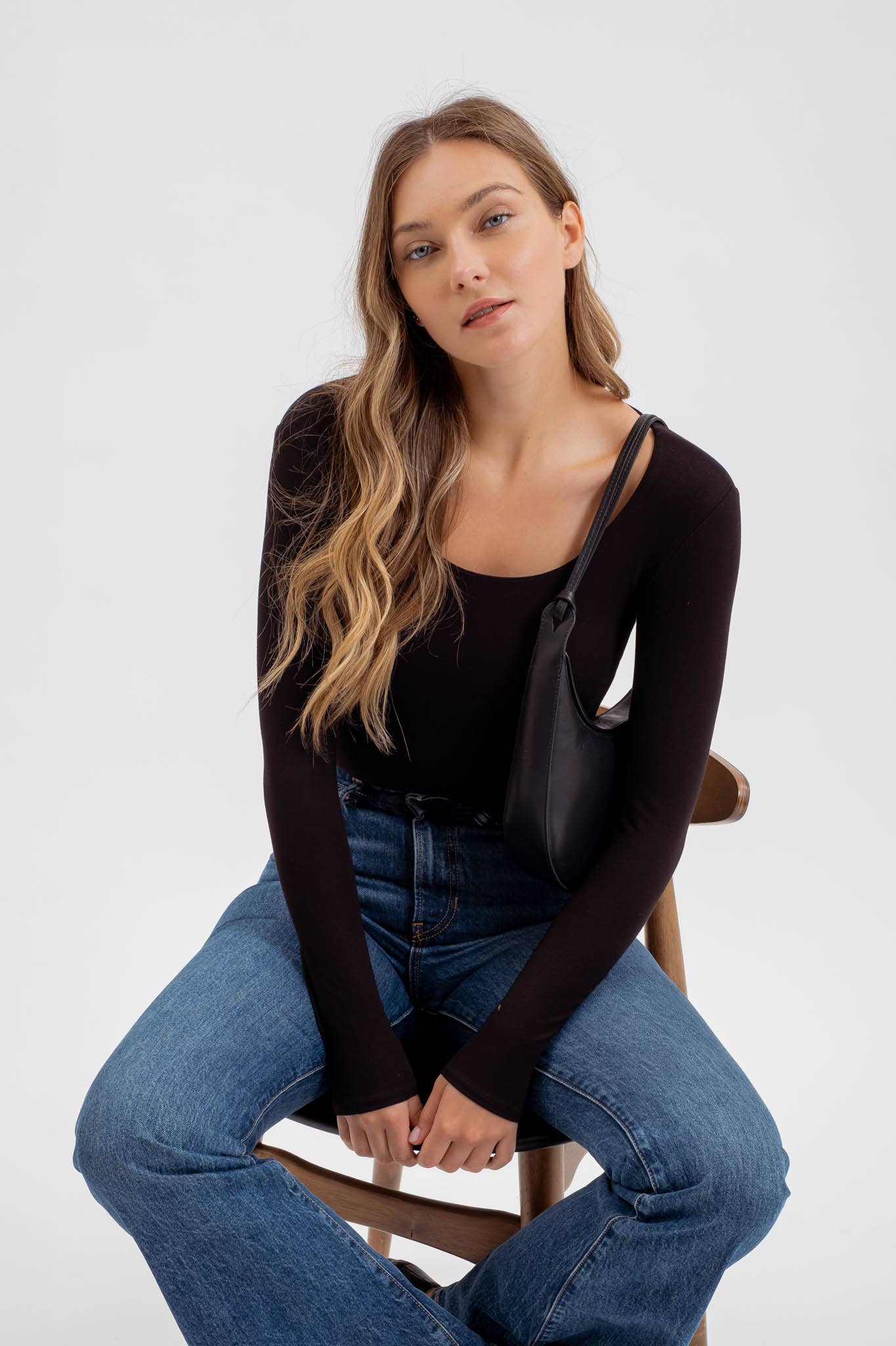 SEAMLESS SCOOP NECK LONG SLEEVE KNIT BODYSUIT: BLACK
