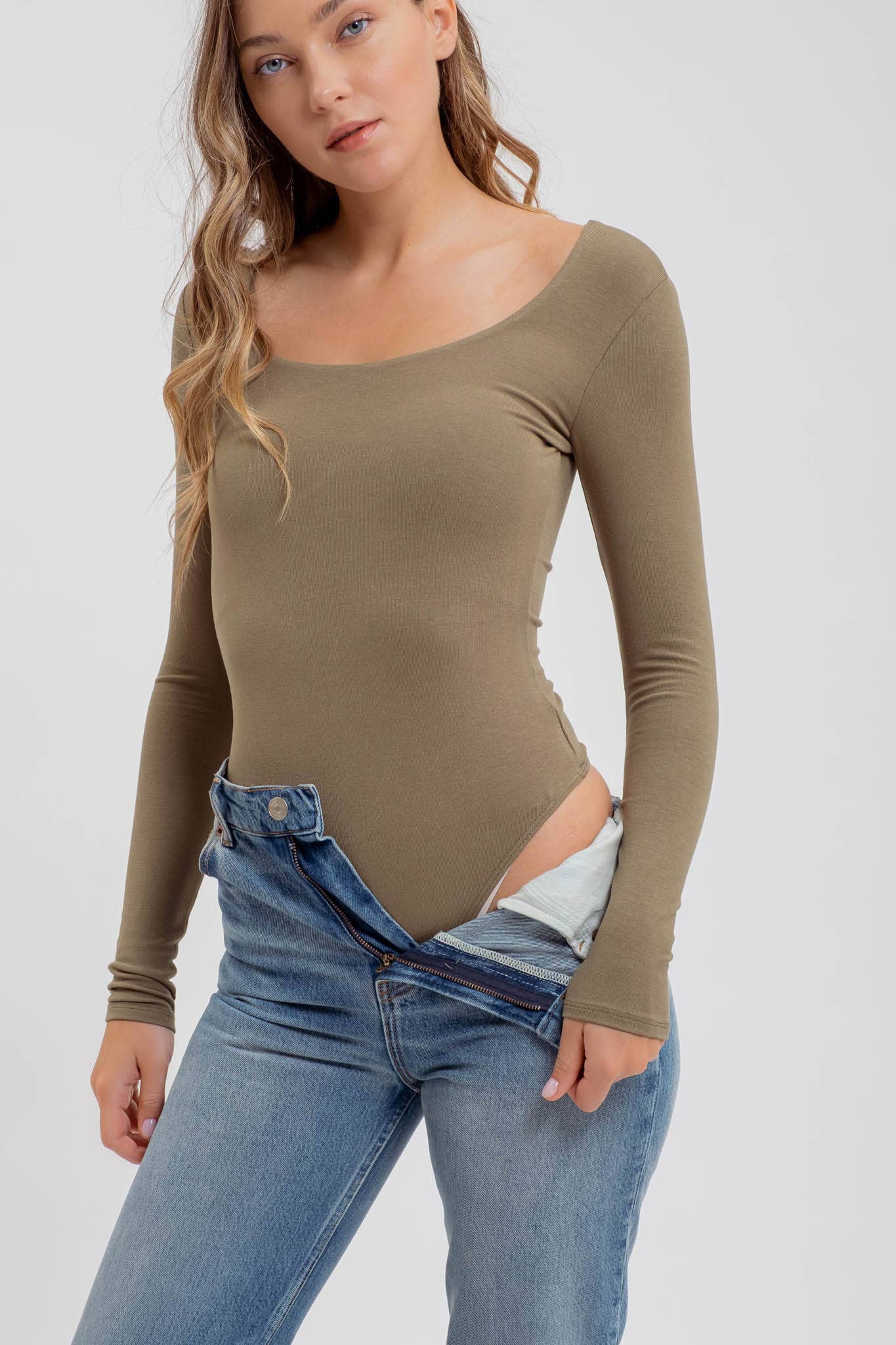 SEAMLESS SCOOP NECK LONG SLEEVE KNIT BODYSUIT: OLIVE