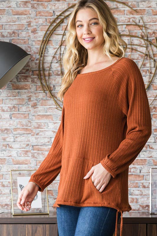 SOLID TOP WITH FRONT KANGAROO POCKET: RUST