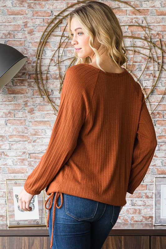 SOLID TOP WITH FRONT KANGAROO POCKET: RUST