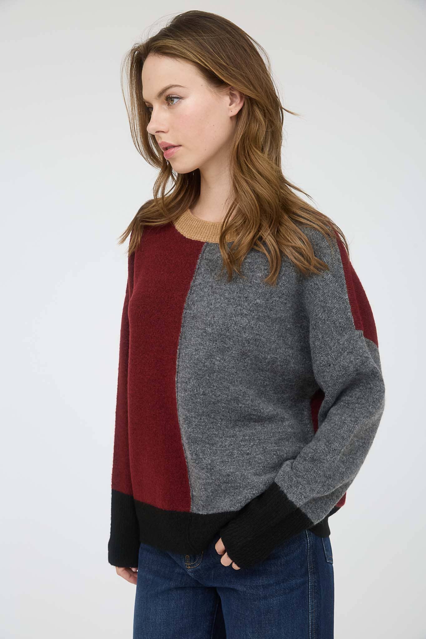 COLORBLOCK FRONT SEAM LONG SLEEVE KNIT SWEATER: RED WOOD MULTI