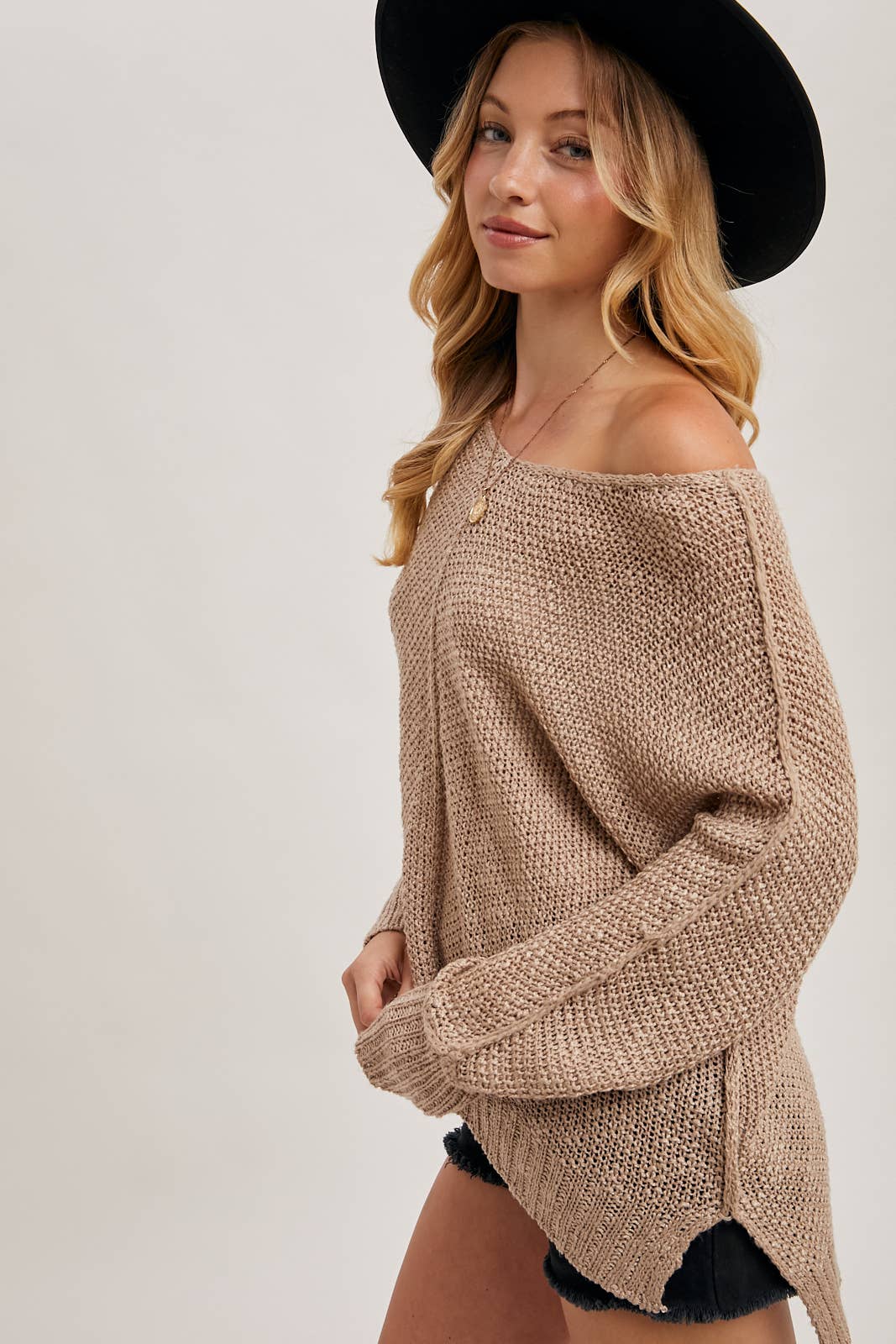REVERSE SEAM LOOSE FIT SWEATER: TAUPE
