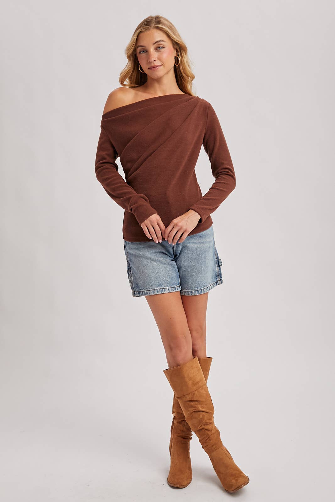 ONE OFF SHOULDER KNIT TOP: HAZELNUT