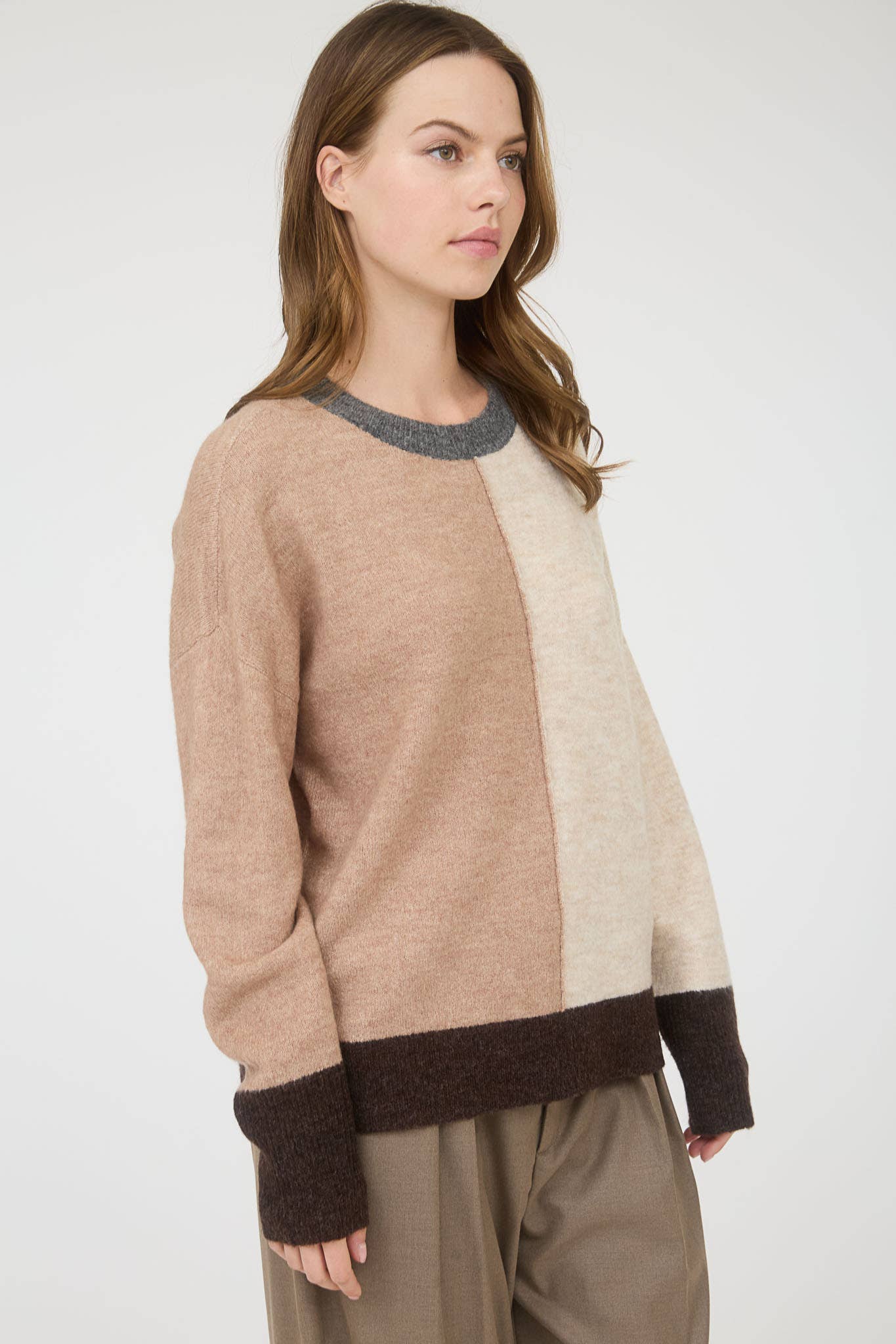 COLORBLOCK FRONT SEAM LONG SLEEVE KNIT SWEATER: KHAKI MULTI