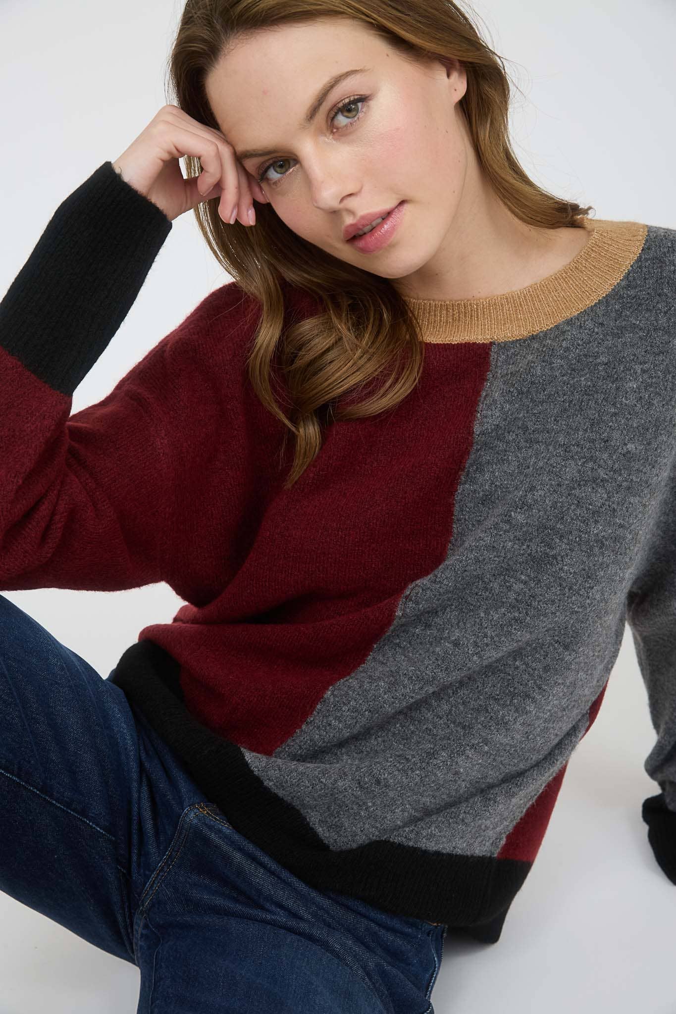 COLORBLOCK FRONT SEAM LONG SLEEVE KNIT SWEATER: RED WOOD MULTI