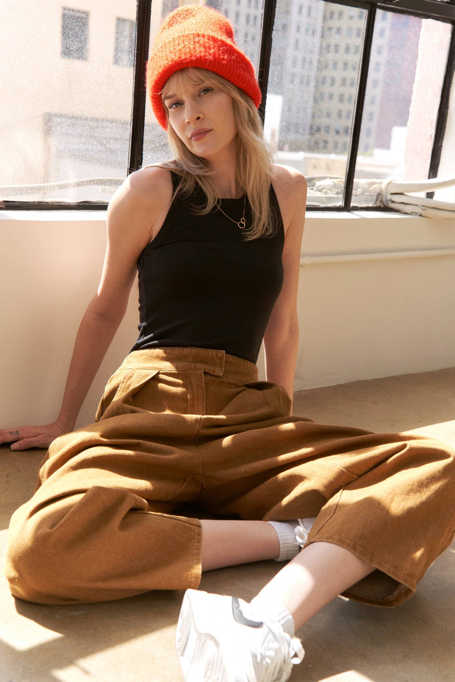 HIGH WAIST PLEATED BAGGY ANKLE LENGTH TROUSERS: MOCHA