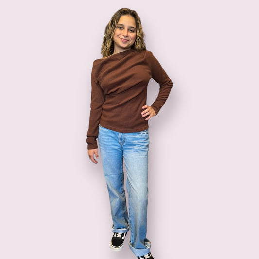 ONE OFF SHOULDER KNIT TOP: HAZELNUT