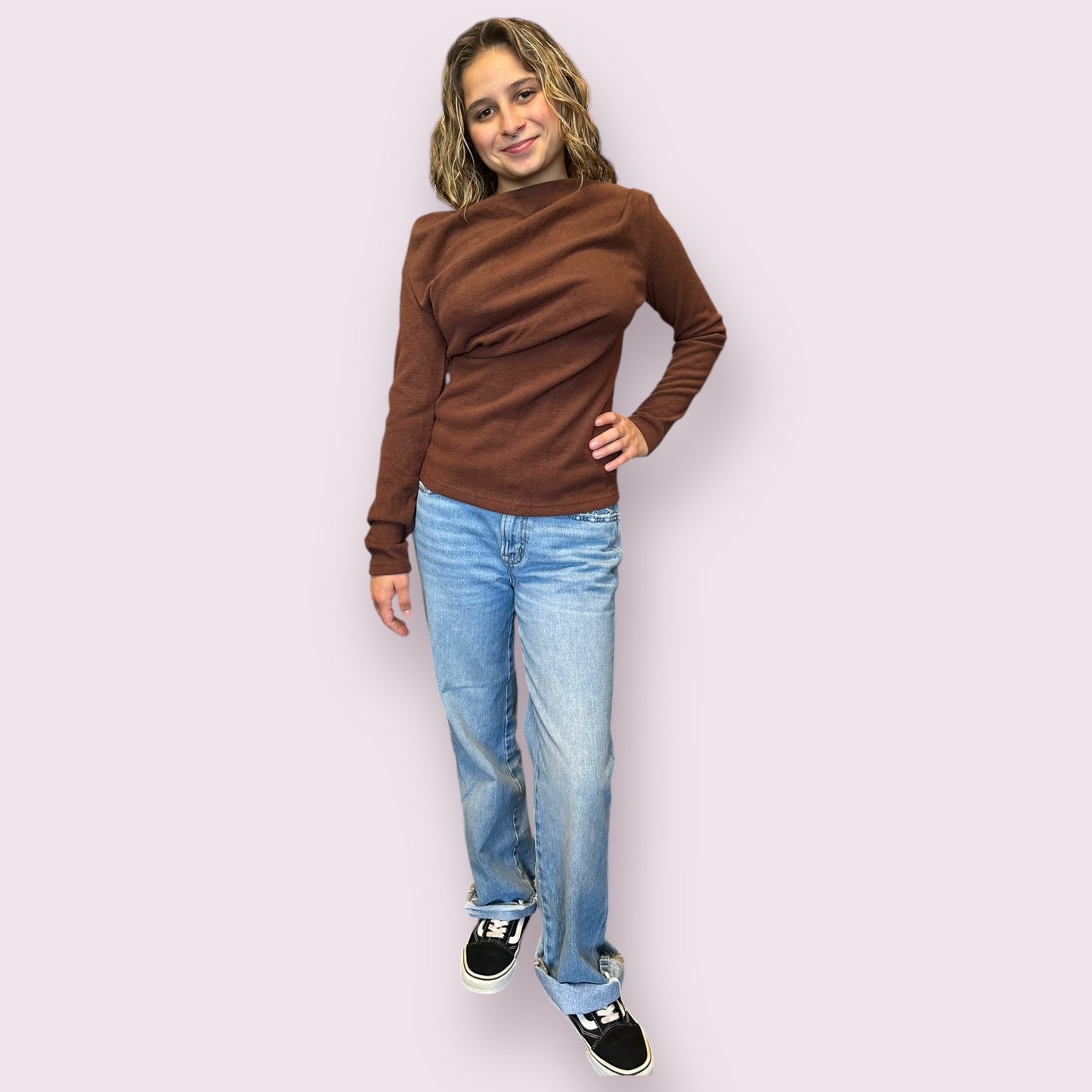 ONE OFF SHOULDER KNIT TOP: HAZELNUT