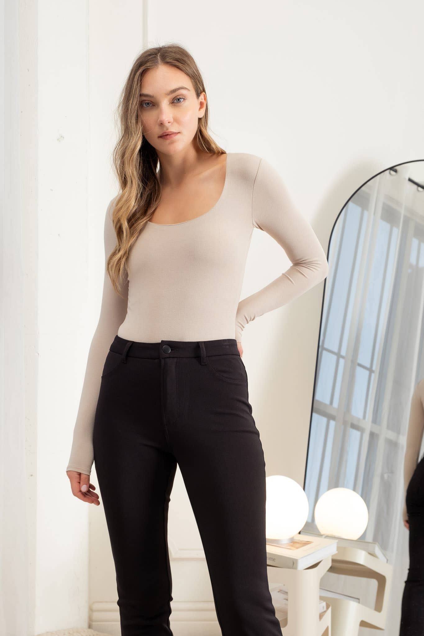 SEAMLESS SCOOP NECK LONG SLEEVE KNIT BODYSUIT: OLIVE