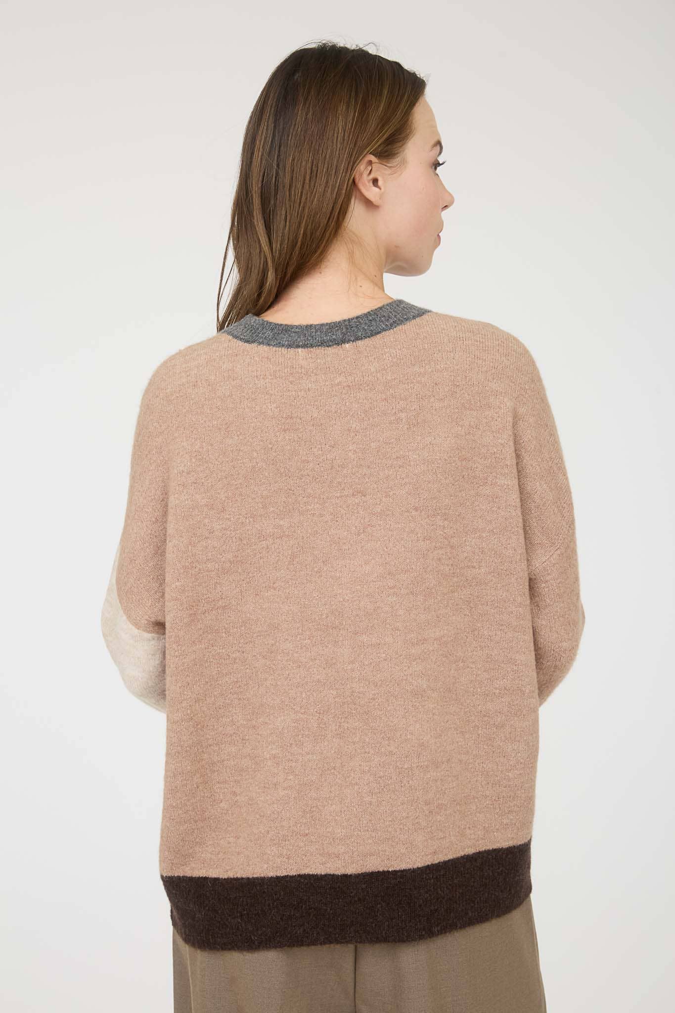 COLORBLOCK FRONT SEAM LONG SLEEVE KNIT SWEATER: KHAKI MULTI