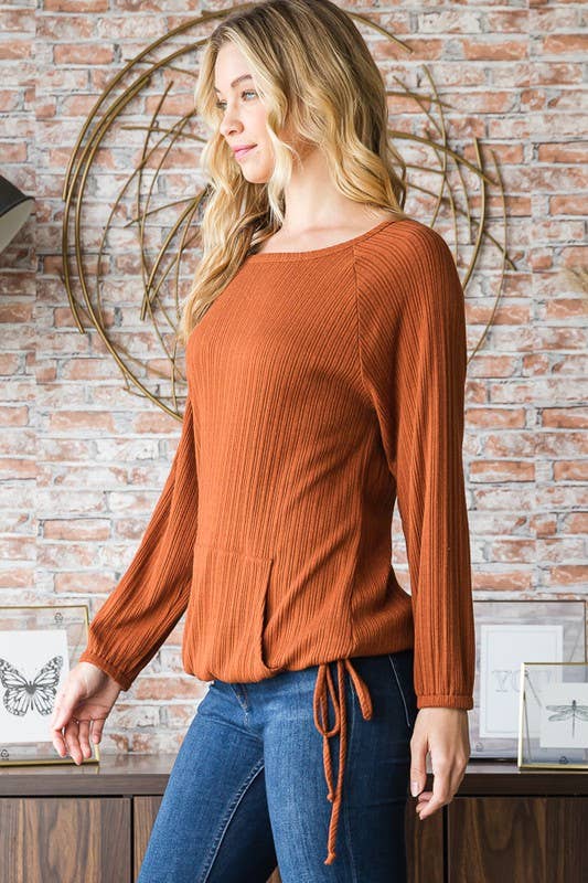 SOLID TOP WITH FRONT KANGAROO POCKET: RUST