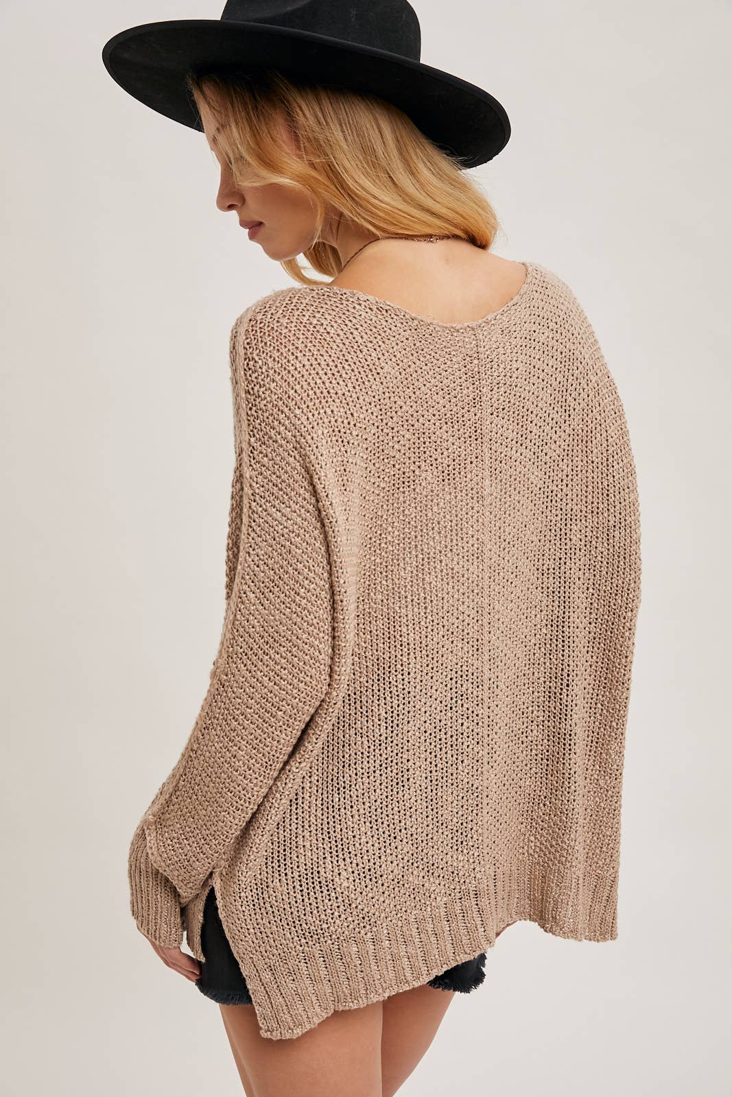 REVERSE SEAM LOOSE FIT SWEATER: TAUPE