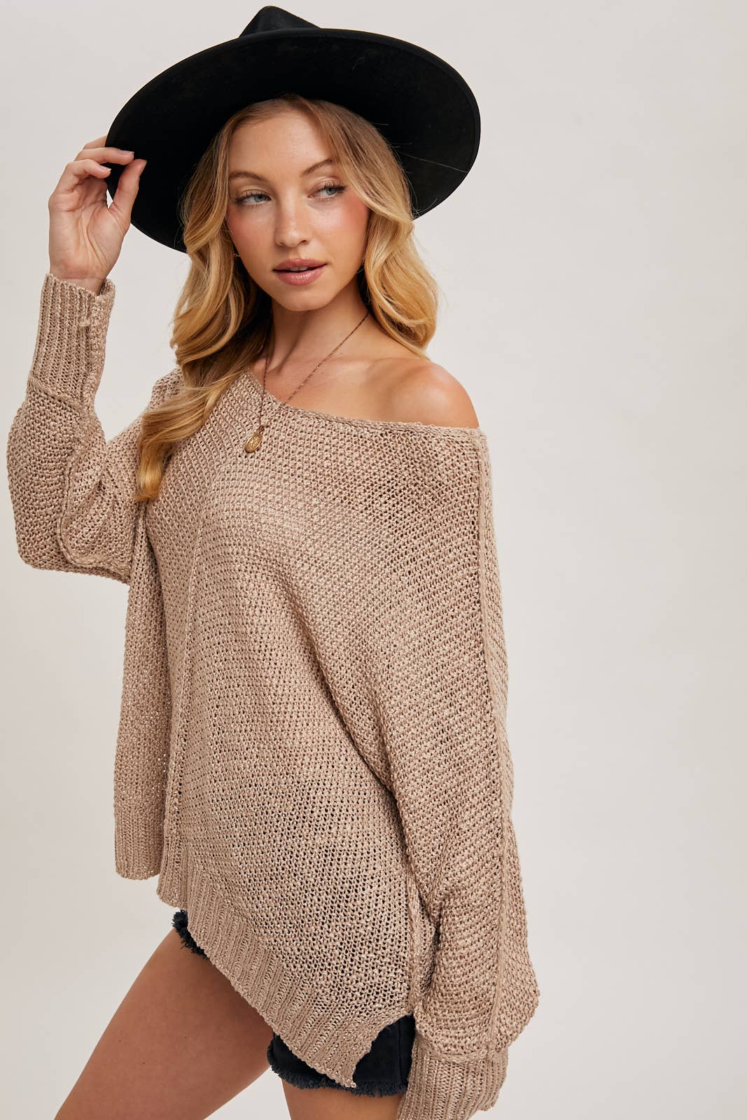 REVERSE SEAM LOOSE FIT SWEATER: TAUPE