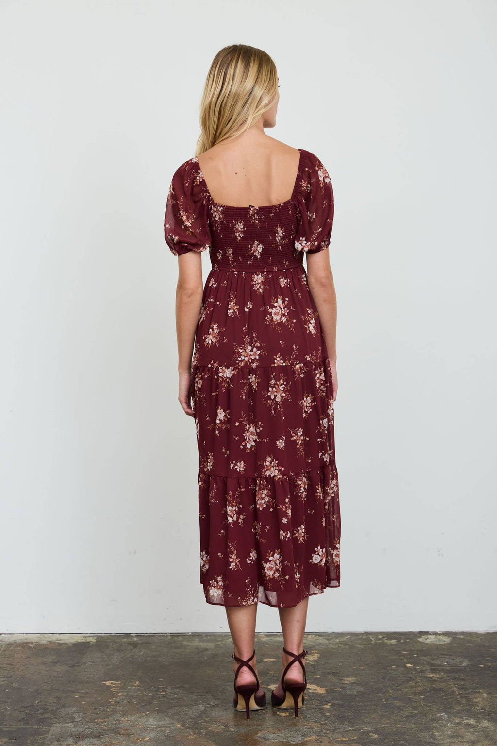 FLORAL SWEETHEART SMOCKED PUFF TIERED MIDI DRESS: BURGUNDY MULTI