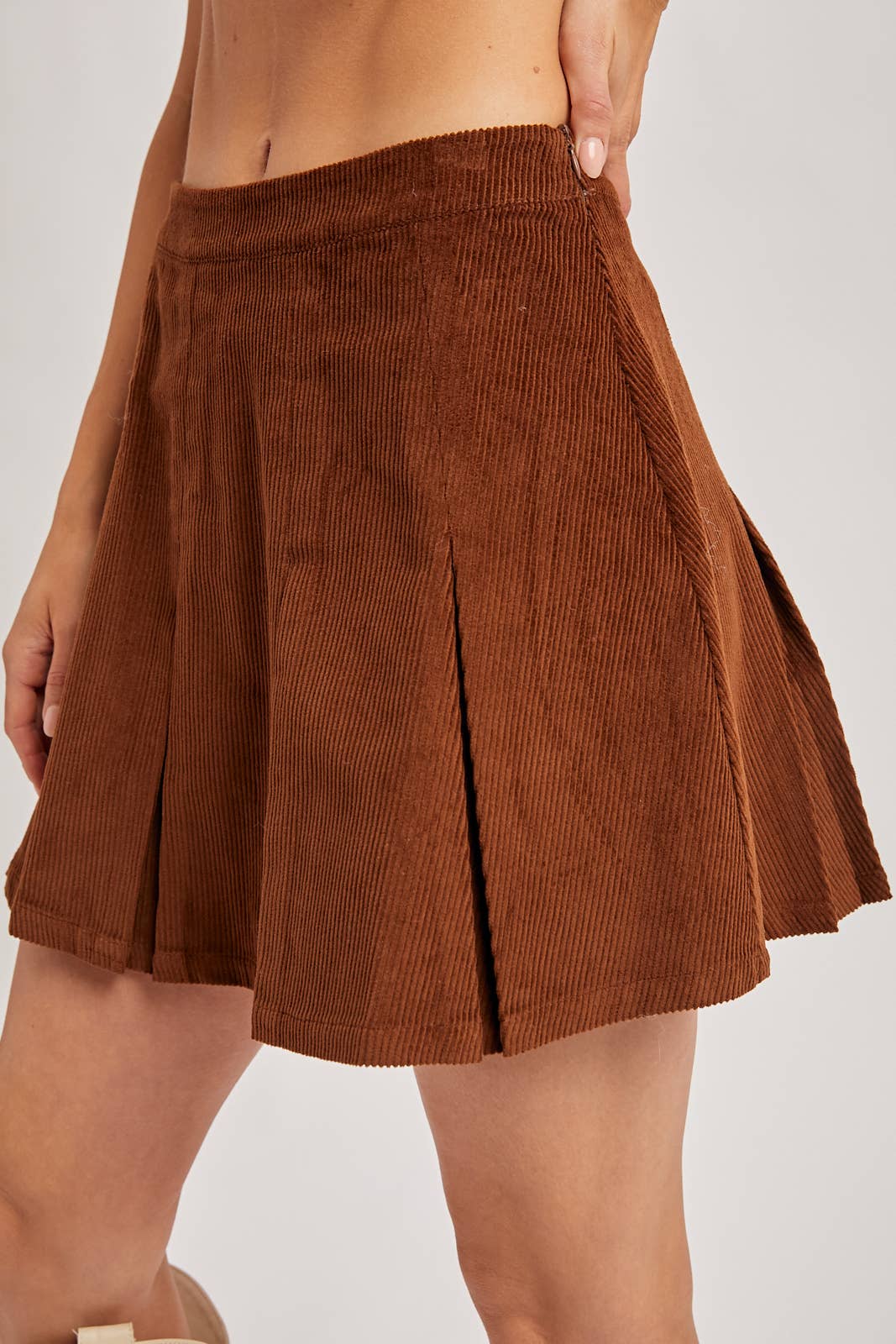 CORDUROY PLEATED MINI SKIRT: Brown