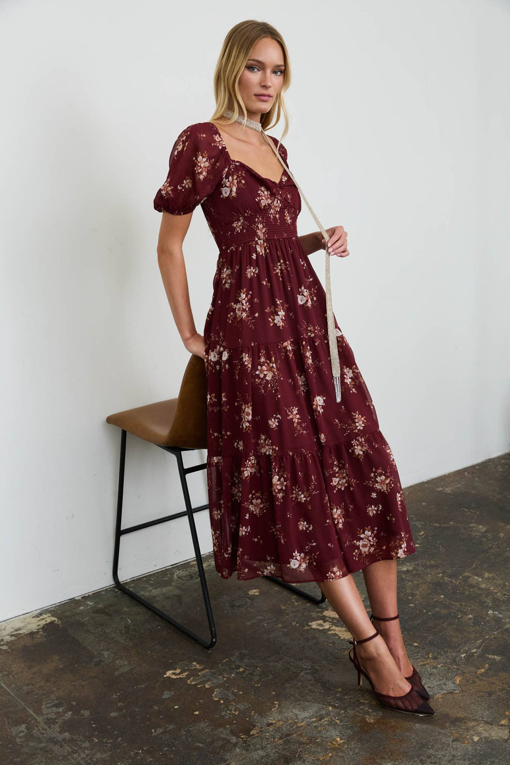FLORAL SWEETHEART SMOCKED PUFF TIERED MIDI DRESS: BURGUNDY MULTI