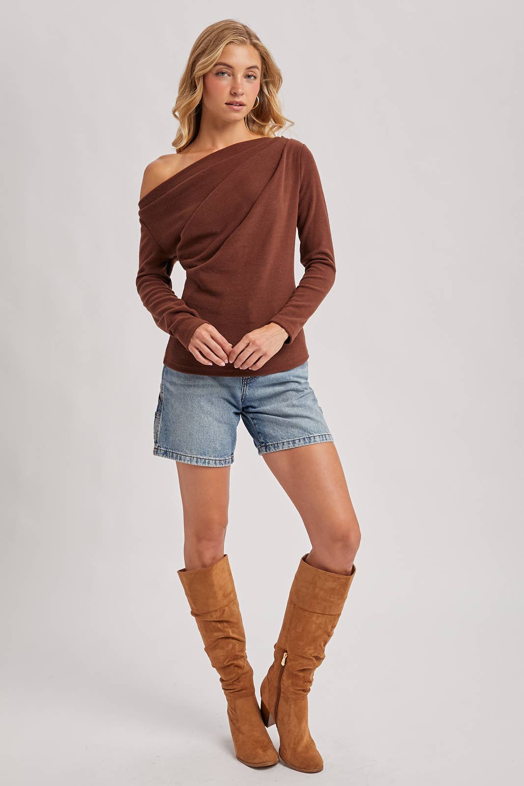 ONE OFF SHOULDER KNIT TOP: HAZELNUT
