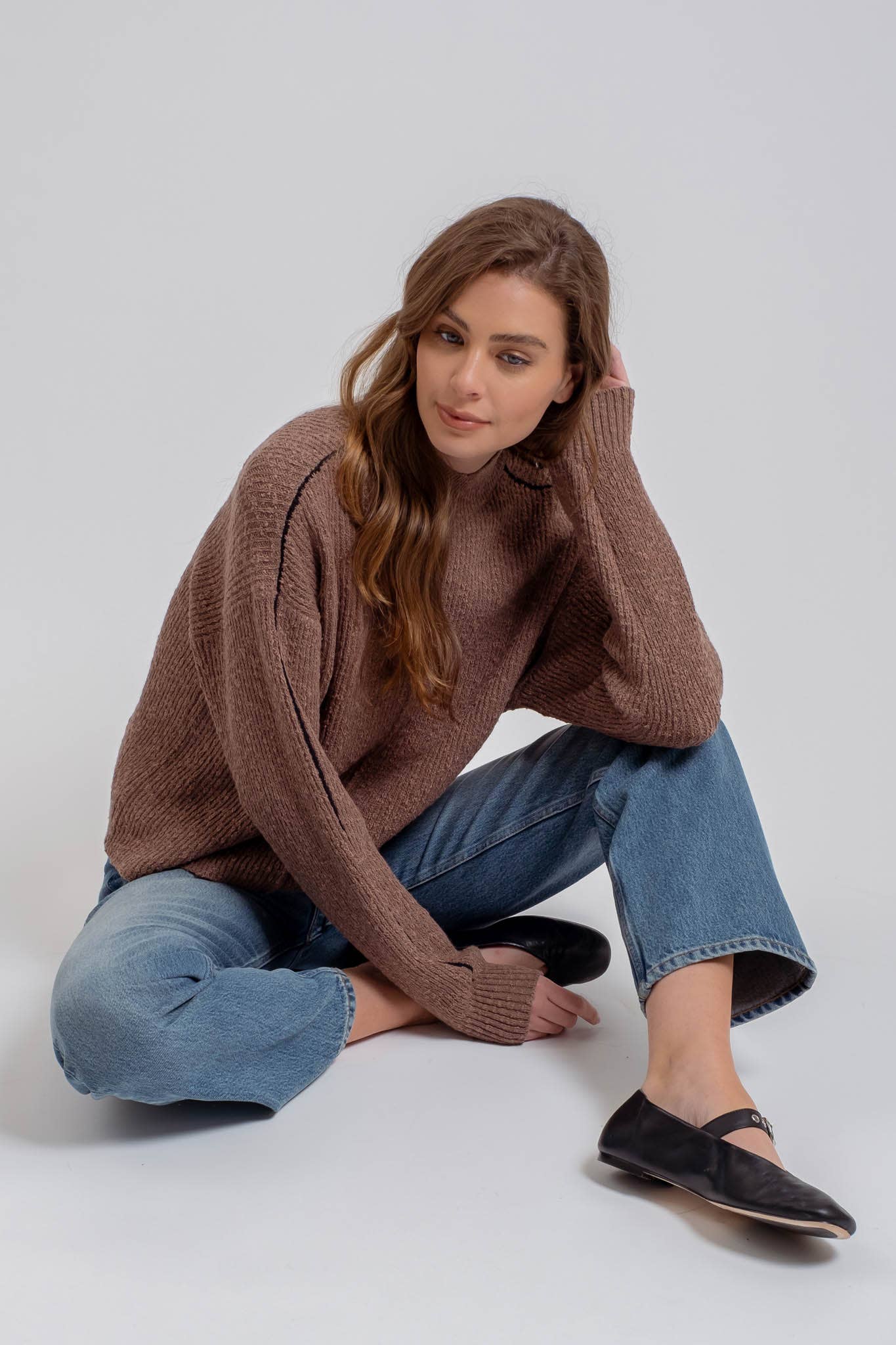 MOCK NECK CONTRAST SEAM SWEATER KNIT PULLOVER: MOCHA