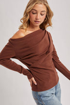 ONE OFF SHOULDER KNIT TOP: HAZELNUT