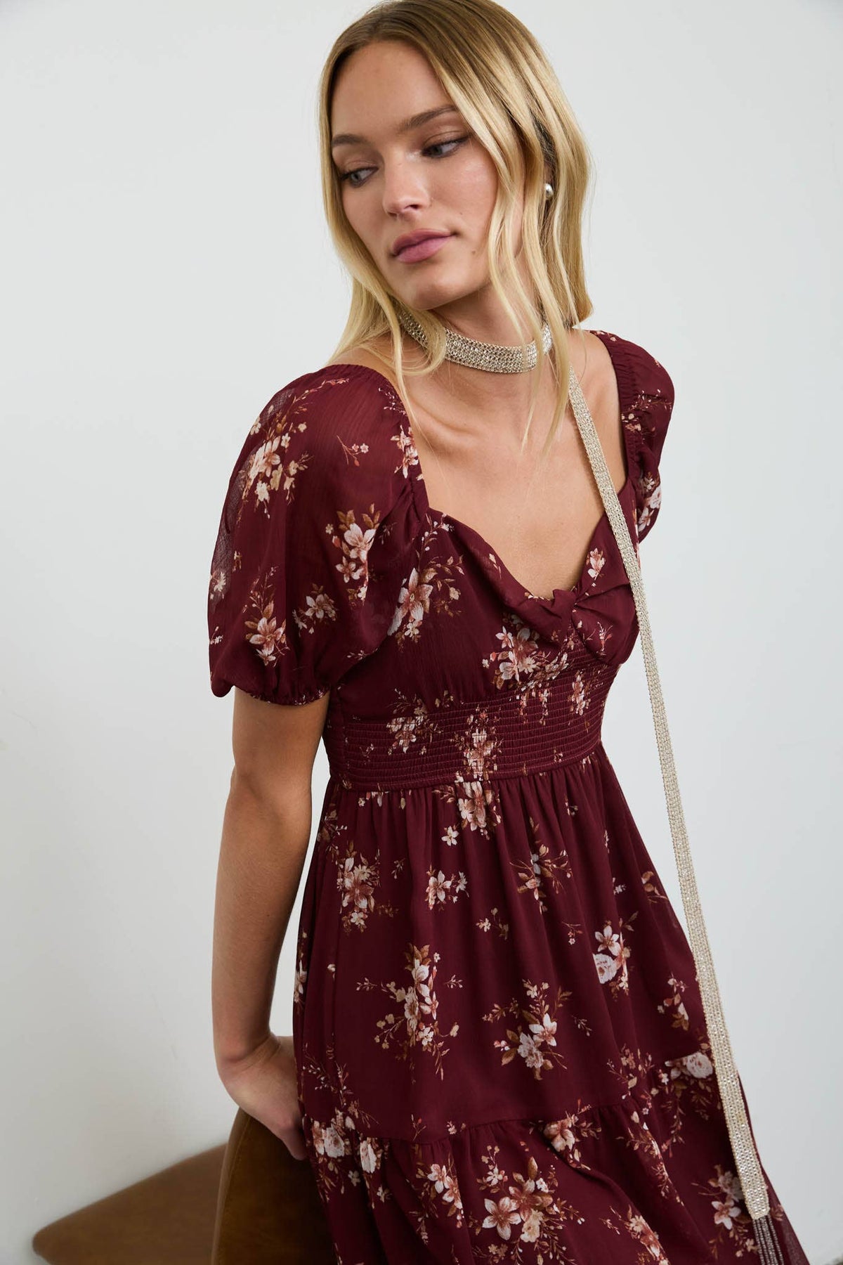 FLORAL SWEETHEART SMOCKED PUFF TIERED MIDI DRESS: BURGUNDY MULTI