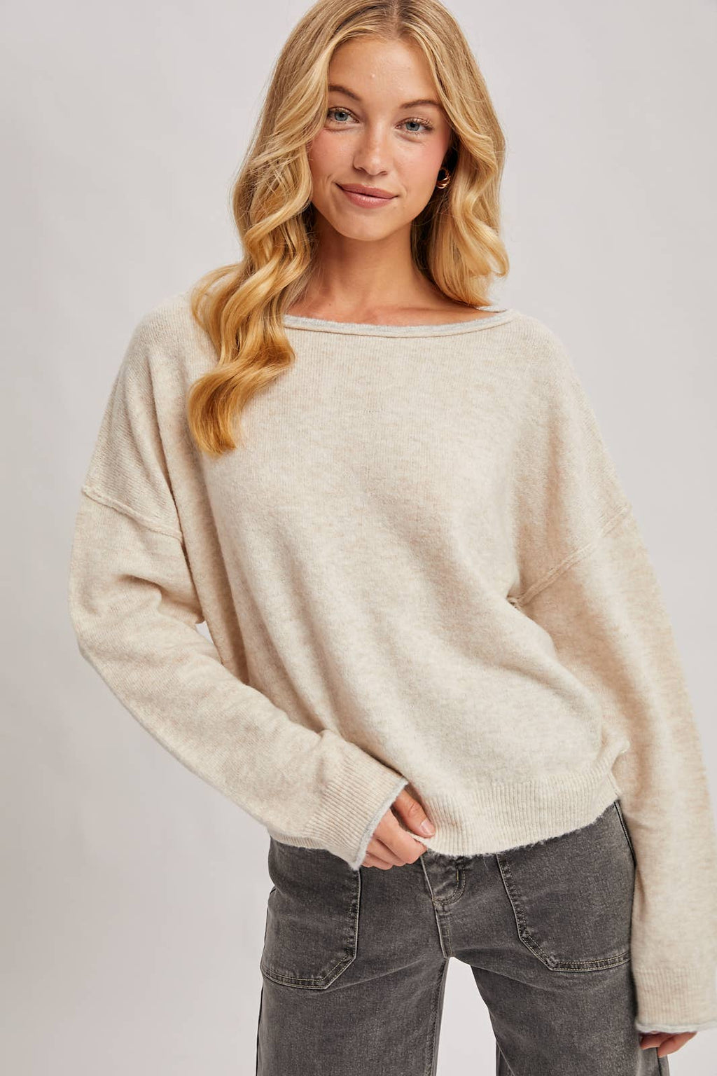 BOAT NECK ROLLED TRIM SOFT HEATHERED KNIT PULLOVER: LATTE