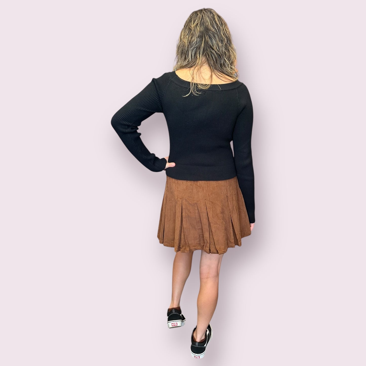 OFF THE SHOULDER LONG SLEEVE RIBBED KNIT TOP: Black