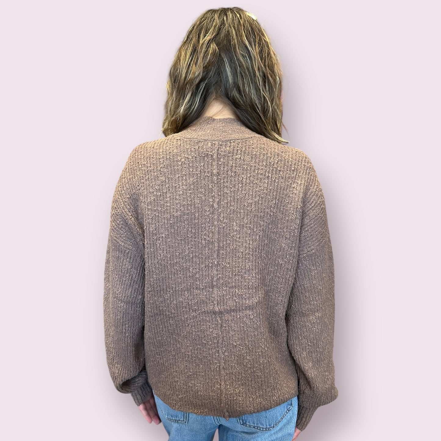 MOCK NECK CONTRAST SEAM SWEATER KNIT PULLOVER: MOCHA
