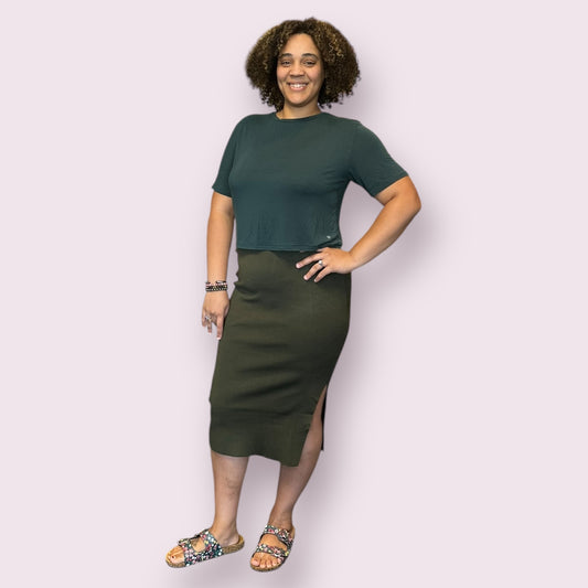 HIGH WAIST SIDE SLIT SWEATER KNIT MIDI SKIRT: OLIVE