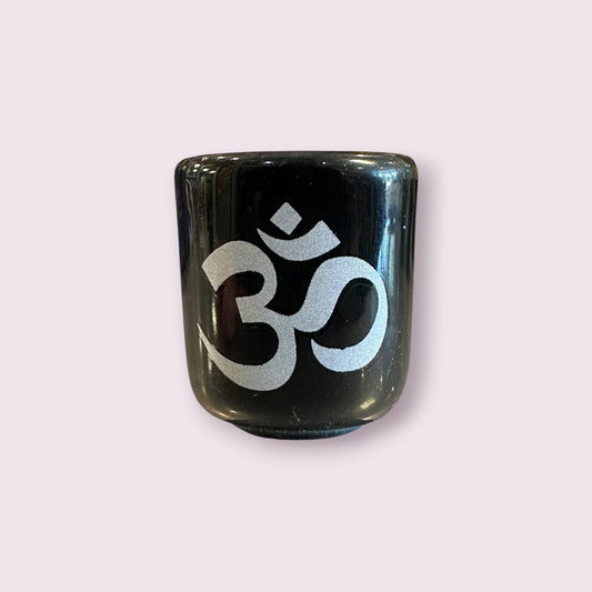 Om MINI CANDLE HOLDERS WITH DESIGN