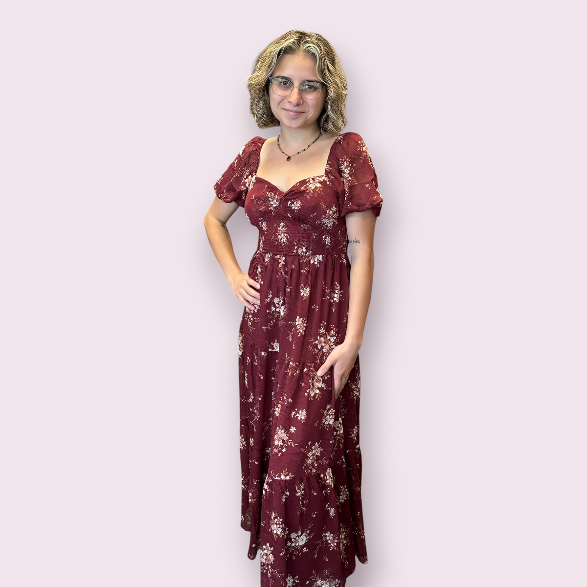 FLORAL SWEETHEART SMOCKED PUFF TIERED MIDI DRESS: BURGUNDY MULTI
