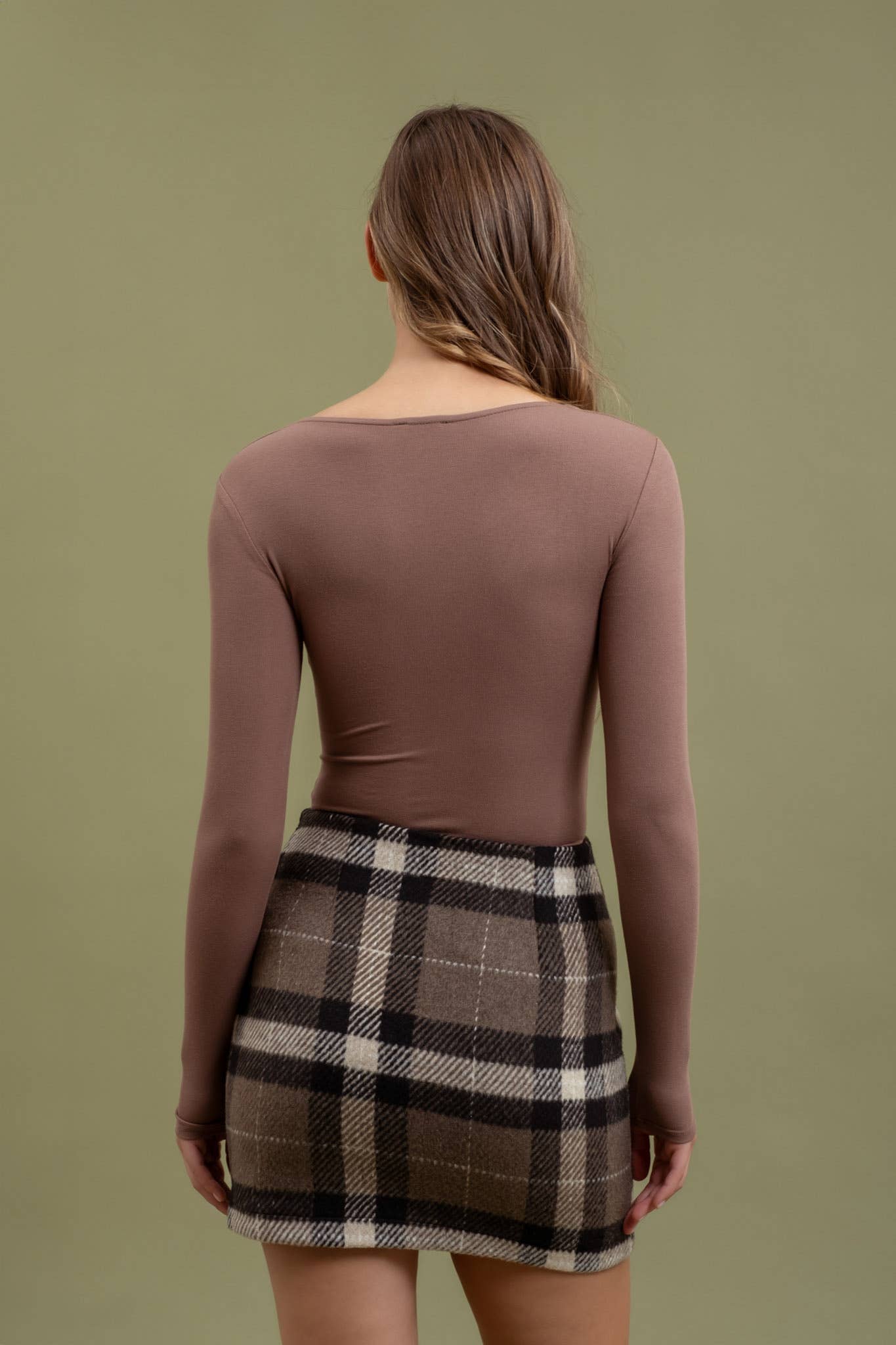 SEAMLESS SCOOP NECK LONG SLEEVE KNIT BODYSUIT: OLIVE