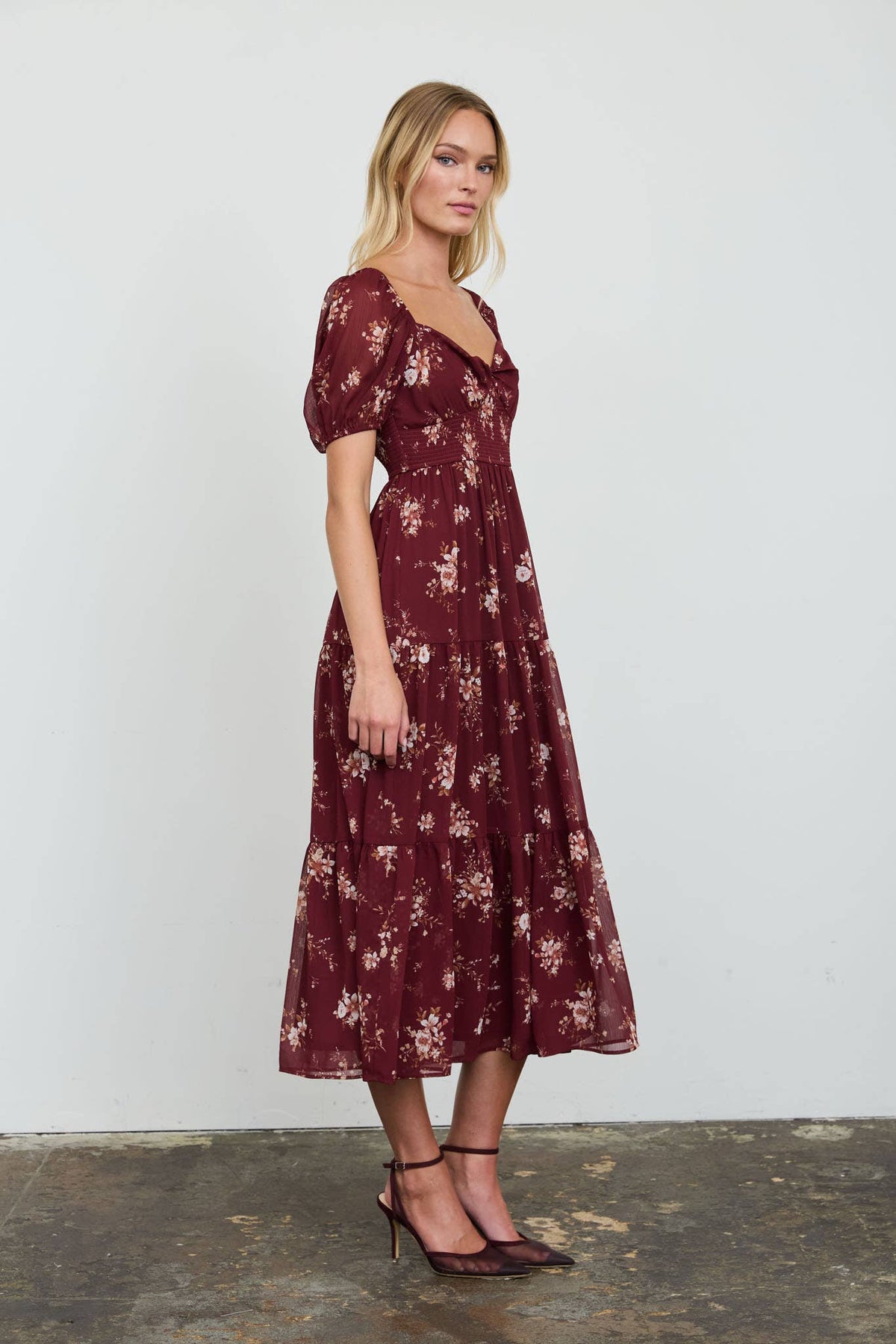 FLORAL SWEETHEART SMOCKED PUFF TIERED MIDI DRESS: BURGUNDY MULTI