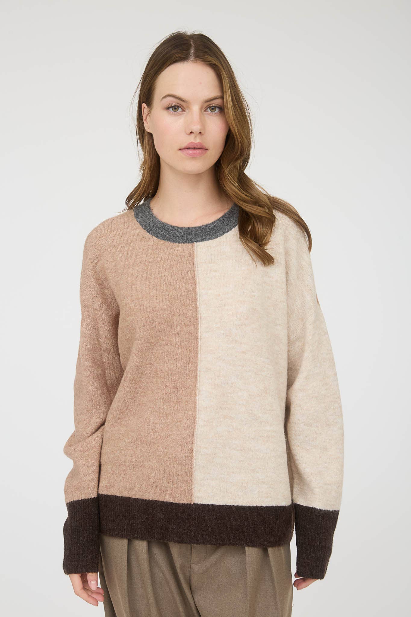 COLORBLOCK FRONT SEAM LONG SLEEVE KNIT SWEATER: KHAKI MULTI