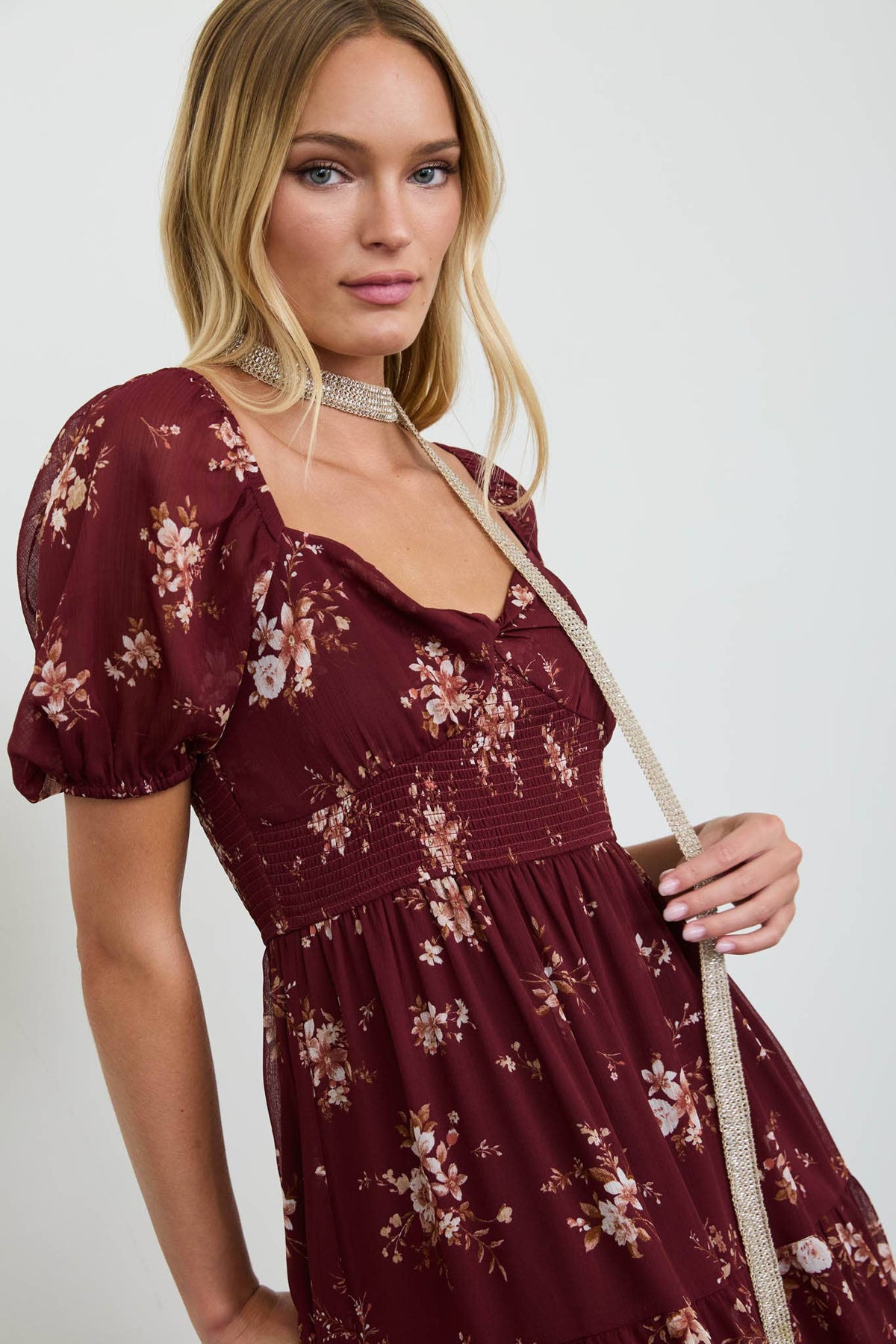 FLORAL SWEETHEART SMOCKED PUFF TIERED MIDI DRESS: BURGUNDY MULTI