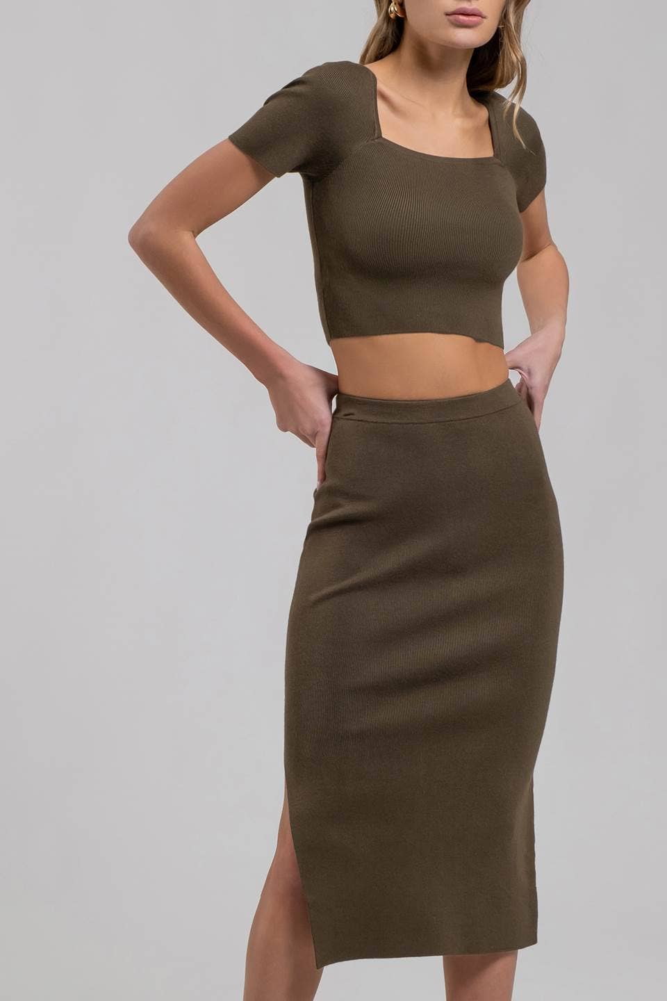 HIGH WAIST SIDE SLIT SWEATER KNIT MIDI SKIRT: OLIVE