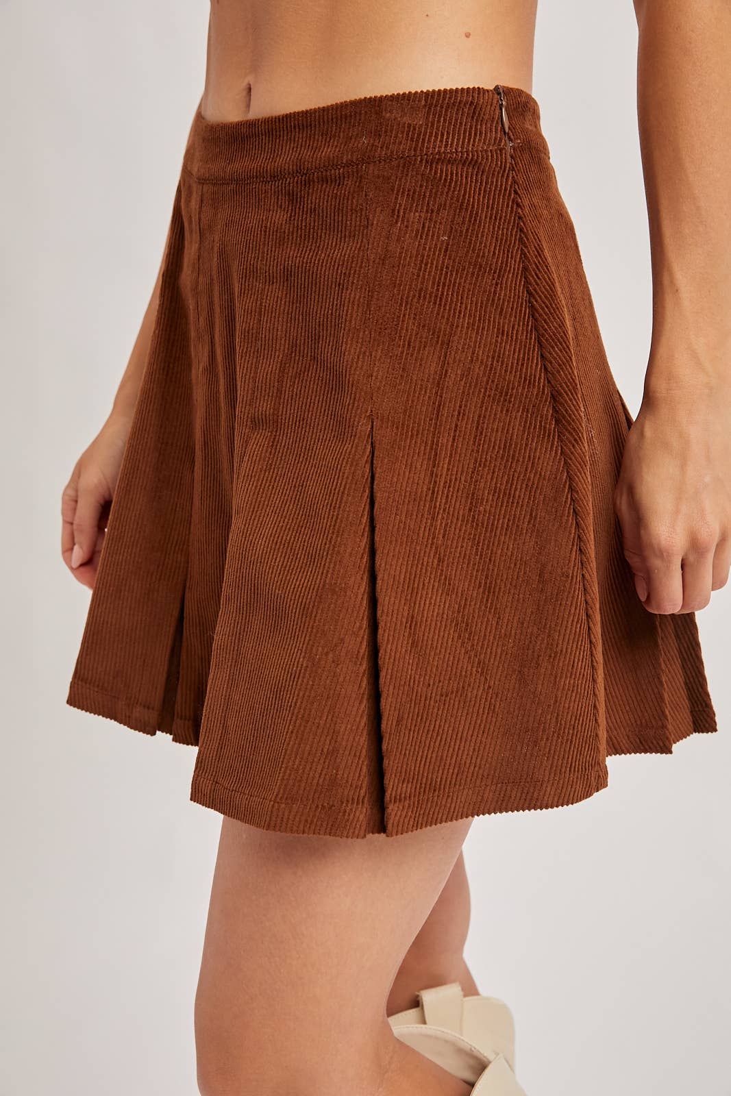 CORDUROY PLEATED MINI SKIRT: Brown